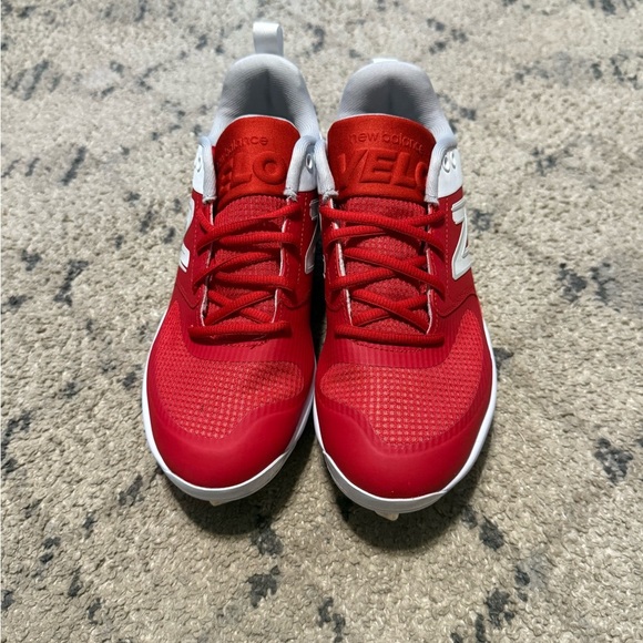 Brand New New Balance Kids Red and White Cleats size 8 - Picture 2 of 4
